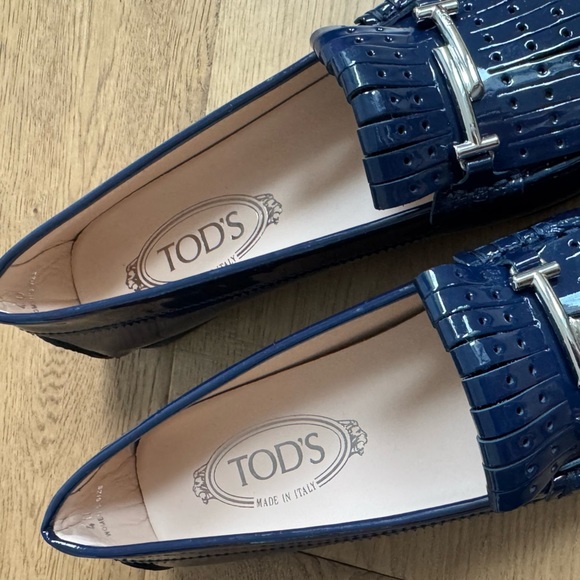 Tod’s Gommino Fringe Patent Leather Double T Loafers - Like New - Ladies Size 40 - Picture 5 of 11